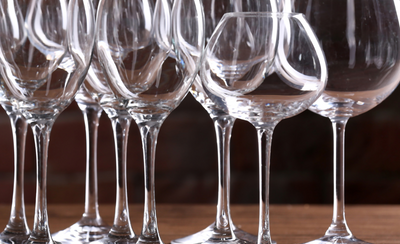 Wine in Focus: Exploring Stemware's Impact on Flavour at Traynor Vineyard